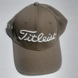 New Era Fitted Titleist Golf Hat/Cap in Size SM/MED